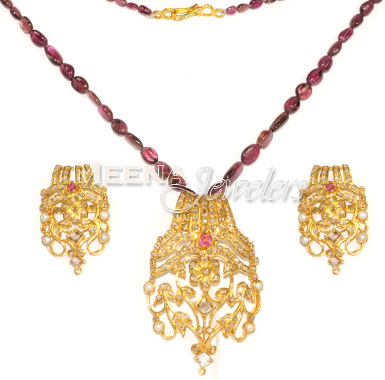 Diamond Jewellery> Diamond Pendant Sets> 18Kt Gold Uncut Diamond Pendant and 