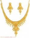 22K Gold Filigree Necklace Set - Click here to buy online - 2,761 only..