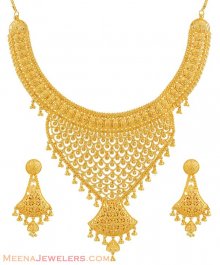 Beautiful Necklace and Earring Set