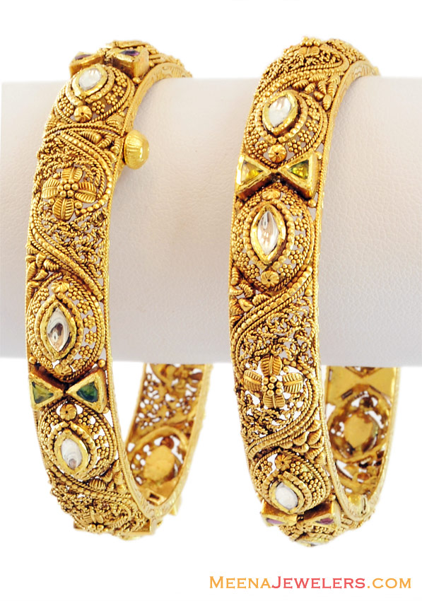 22K Antique Kundan Bangle(2 pc BaAn12797 22K Gold Antique Bangles (set of two) studded with