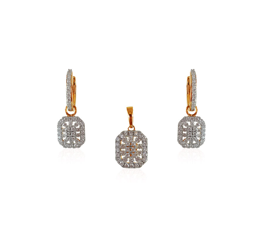 18Kt Yellow Gold Pendant Set 