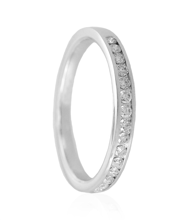 Stylish 18K Diamond Band