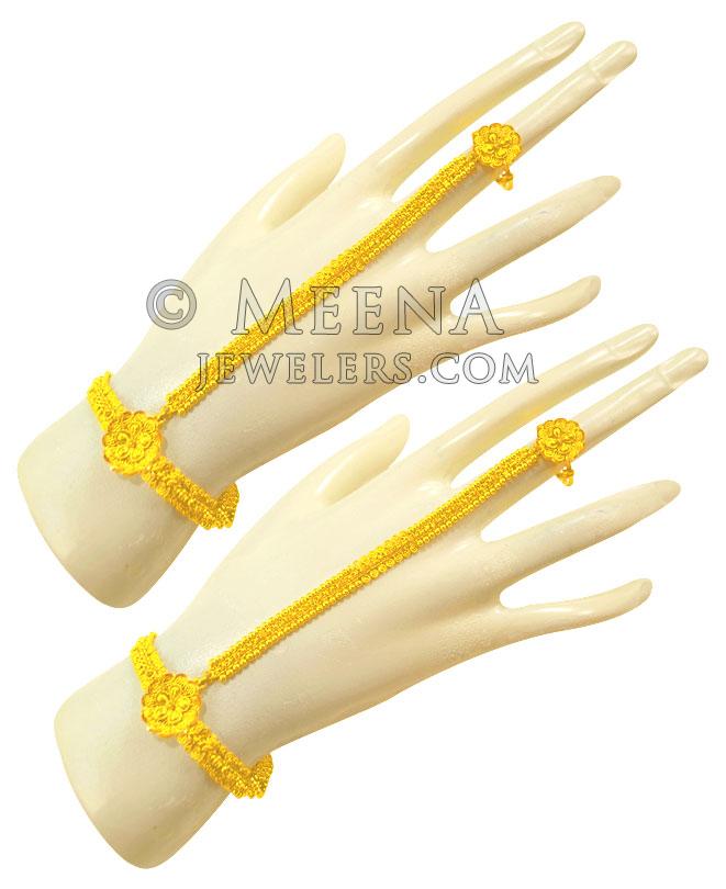 22 Karat Gold Panja Bracelet (2 PC) - BrLa24120 - US$ 2,817 - 22 Karat Gold  Panja (2 Pc). Panja is excellently designed in a traditional style with 1  adjustable r