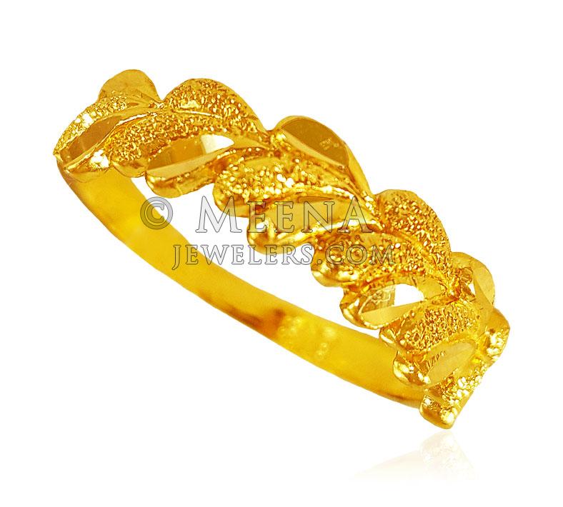 22K Gold Ladies Ring Rilg22066 22K Gold Ladies Ring. Ring is