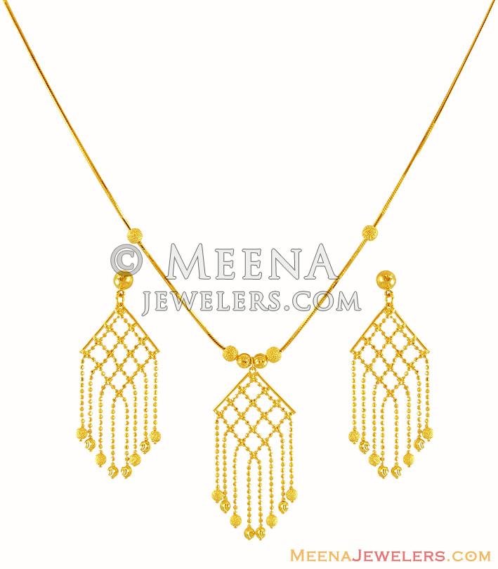 22K Light Necklace Set StLs16330 Gold Necklace and Earring set. The