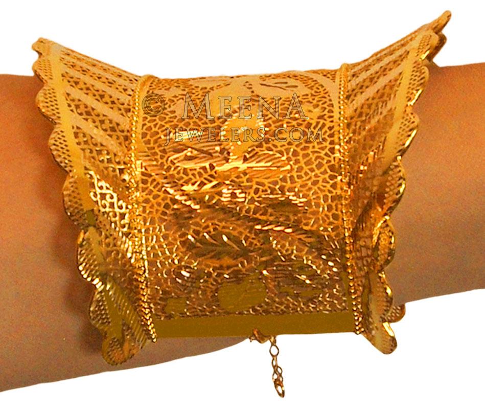 22KT Gold Cuffl Kada BaKa23364 22K Gold Cuff Kada (1 PCs). Kada is