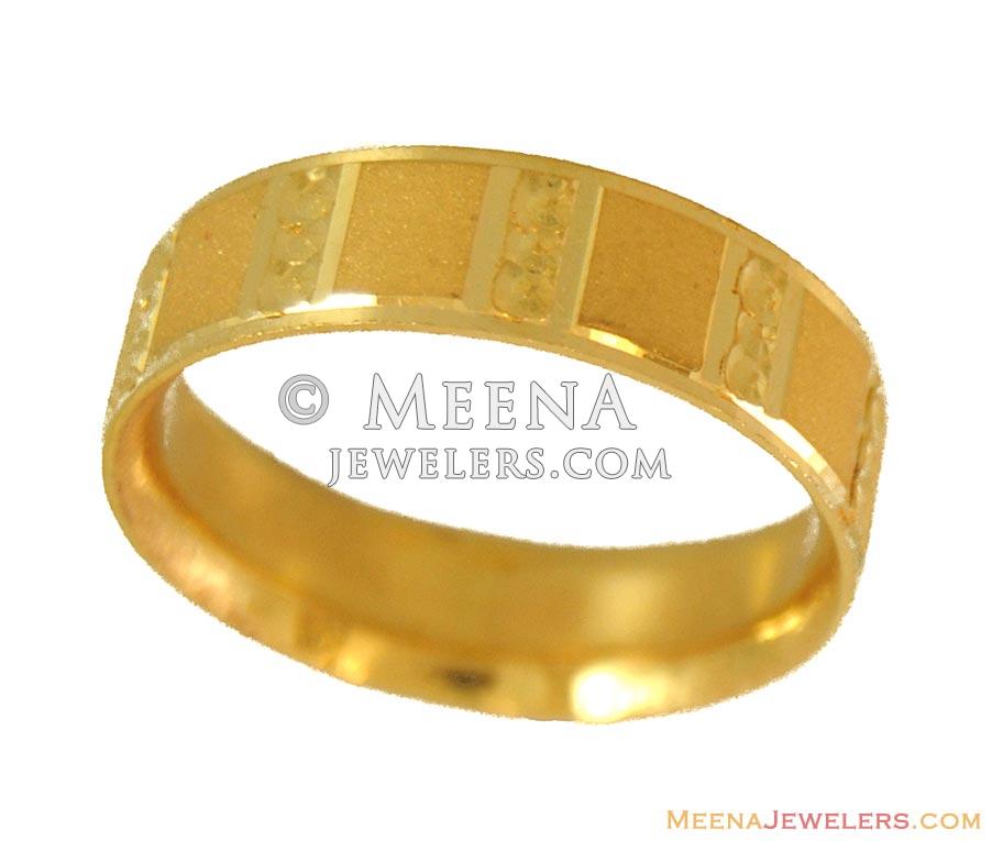 plain gold band with diamond