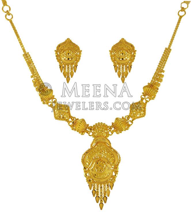22Kt Gold Light Necklace Set StGo21908 22Kt Gold Light Necklace Set. Set is excellently