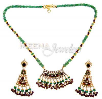 22 Kt Gold Emerald, Garnet And Cubic Zircon Set ( Combination Necklace Set )